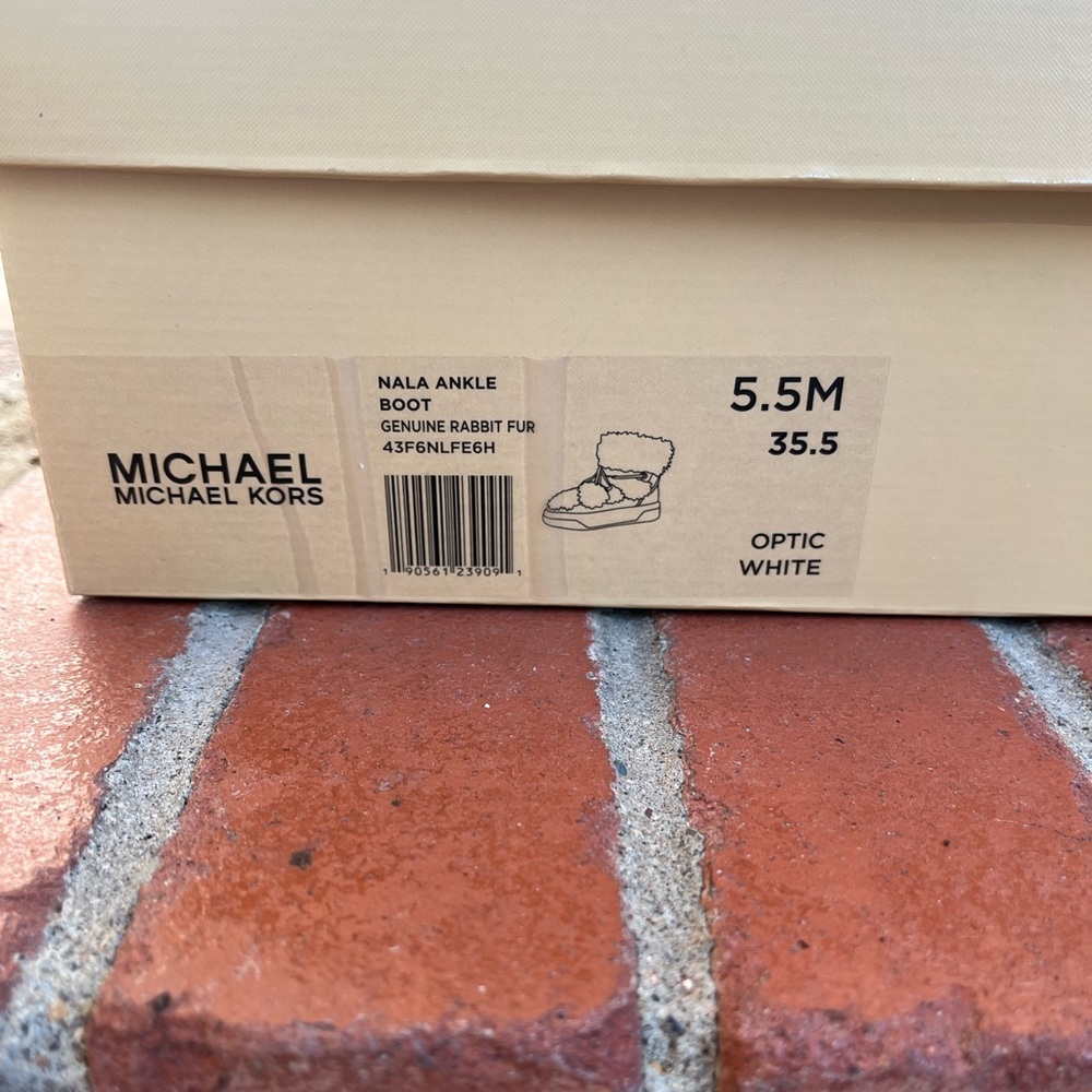 Michael Kors Nala Boot - Picture 5 of 15